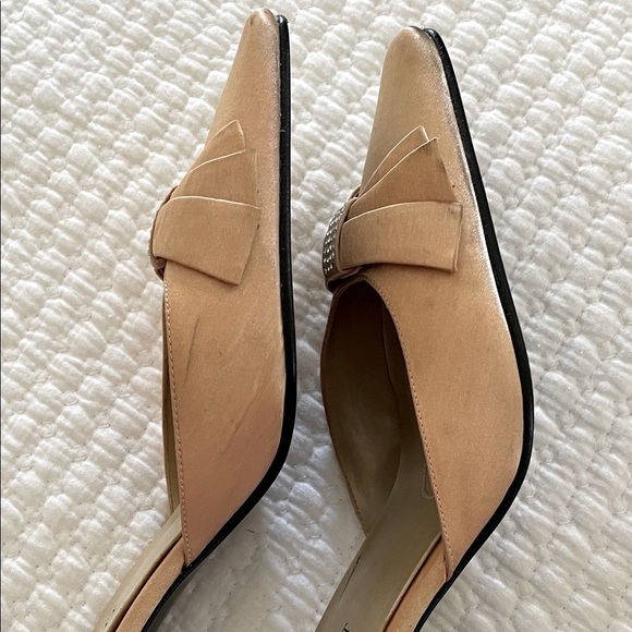 Karen Scott Women's Gold Satin 3” Heeled Mules. Old Money Elegance in Size 6.5. - Picture 9 of 9